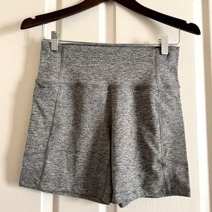 Thrive societe grey unwind performance pocket bike shorts size M 6” inseam NWOT